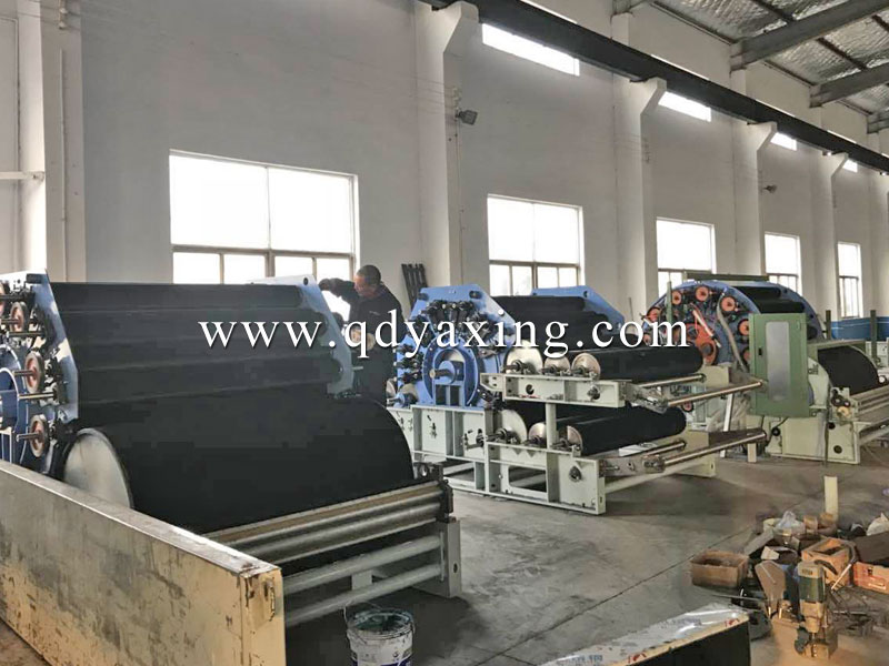 YXS-217單錫林雙道夫無(wú)紡布梳理機(jī) YXS-217單錫林雙道夫無(wú)紡布梳理機(jī)